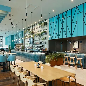 **** Отель Courtyard By Marriott London Gatwick Airport Великобритания