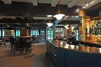 Royal George Hotel By Greene King Inns Бирдлип